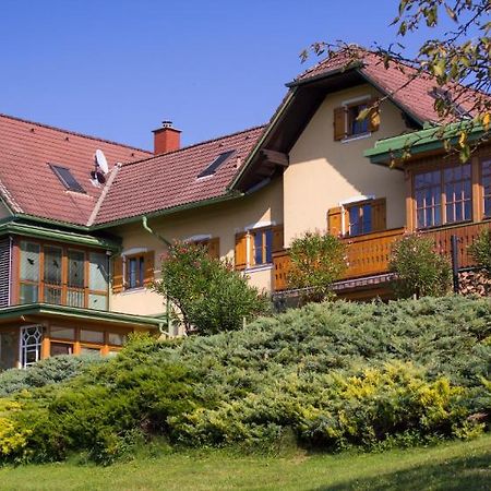 Ferienwohnungen Soravia Gamlitz Exterior photo